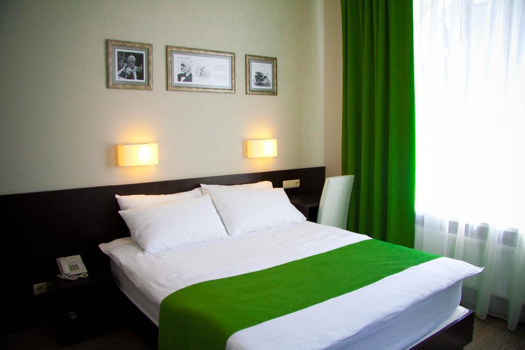 Schiller Hotel Kamjanske Værelse billede